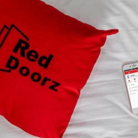 Reddoorz Near Plaza Atrium Senen Hotel Jakarta Eksteriør billede